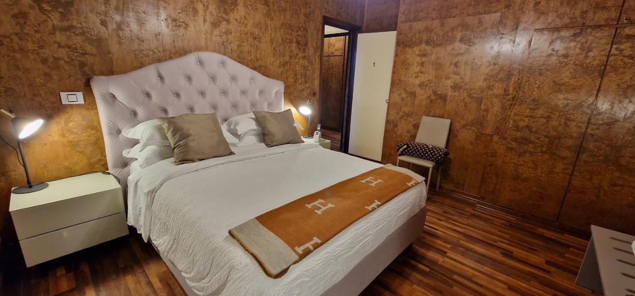 Forumguesthouse Verdi Centro Storico 帕爾馬 外观 照片