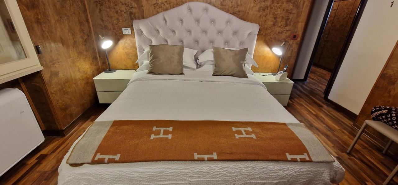 Forumguesthouse Verdi Centro Storico 帕爾馬 外观 照片